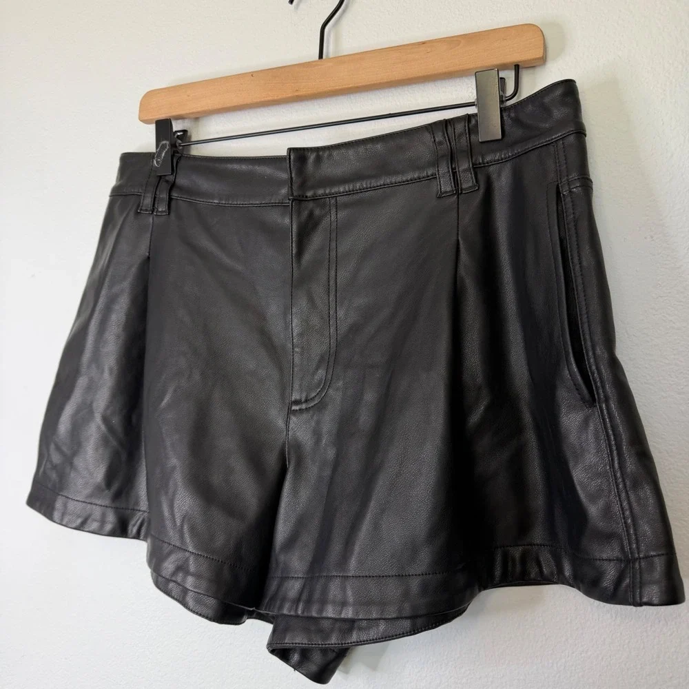 We The Free Free People - Black Faux Leather High Waist Loose Shorts Size 31